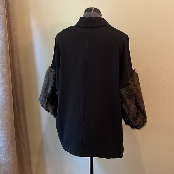 Zara oversized v-neck blouse with faux fur cuffs. Black size Small - Picture 5 of 9